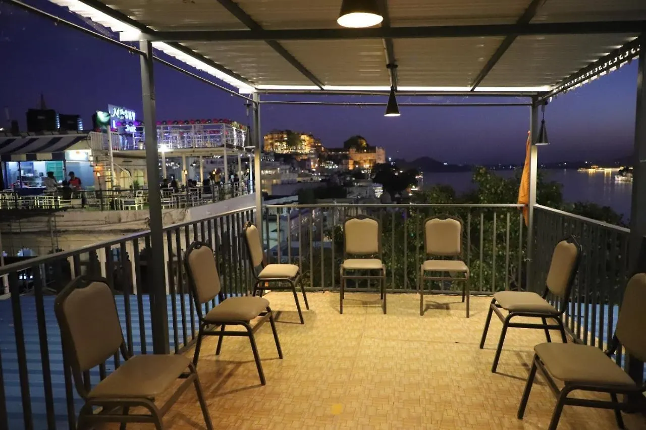 Hotel Jheel Kinara Lake View Hotel Udaipur