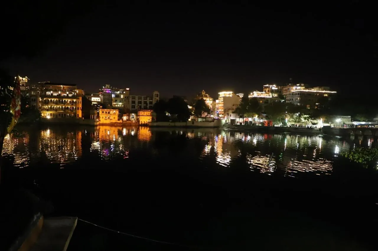 Hotel Jheel Kinara Lake View Hotel Udaipur India