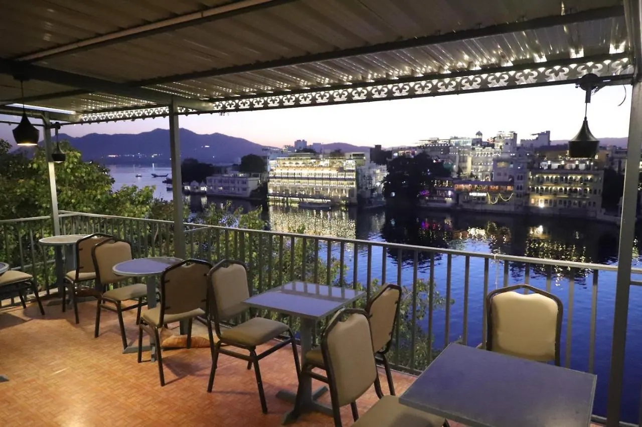 Hotel Jheel Kinara Lake View Hotel Udaipur 2*,