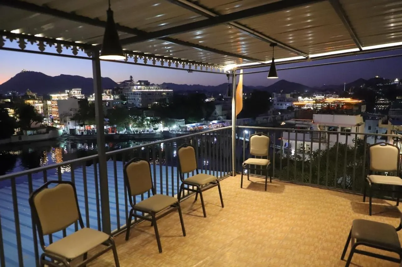 Hotel Jheel Kinara Lake View Hotel Udaipur