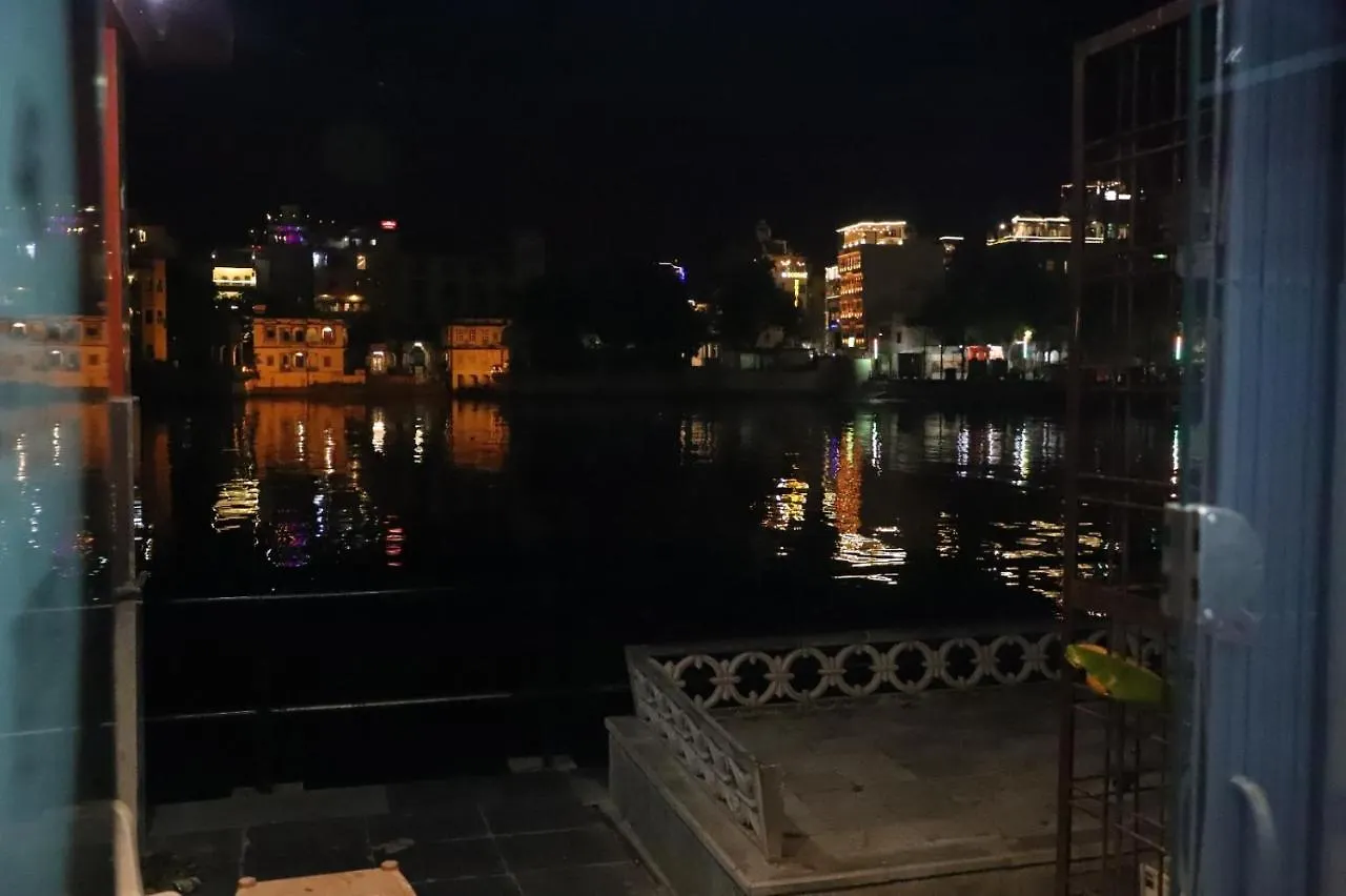 Hotel Jheel Kinara Lake View Hotel Udaipur India